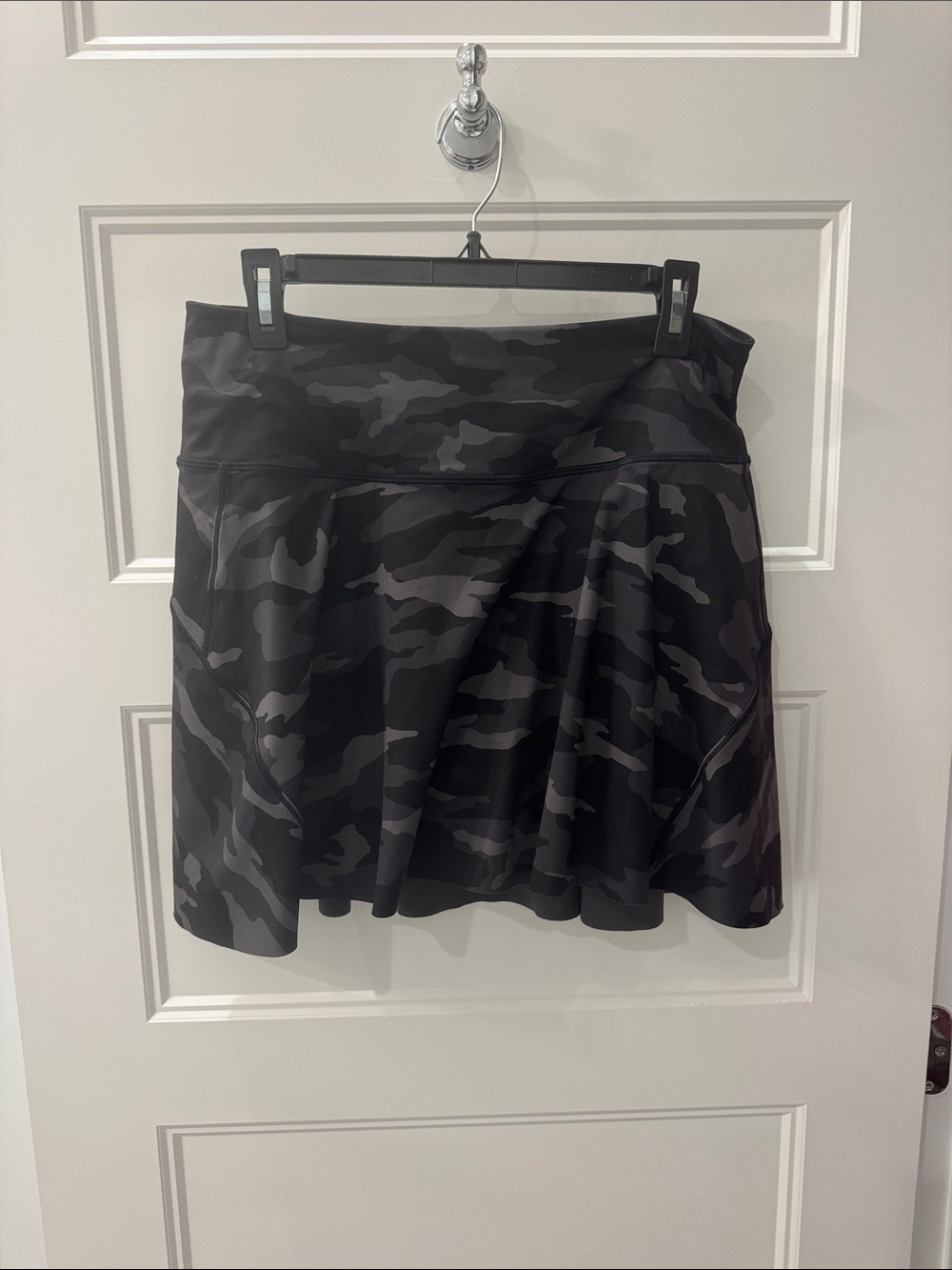 ATHLETA *LIKE NEW* Black/Gray Camo Active/Tennis Skirt